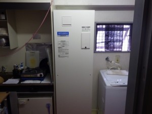  名古屋市中川区 電気温水器取替工事 施工中